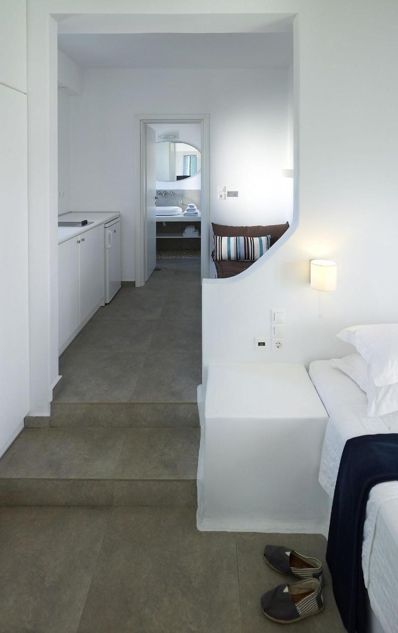 Santa Maria Luxury Suites & Spa Adamantas  Exterior photo